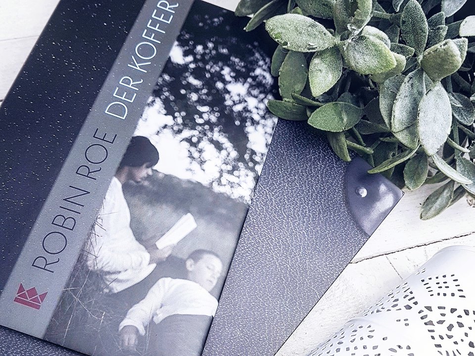 Rezension: Robin Roe – Der&nbsp;Koffer