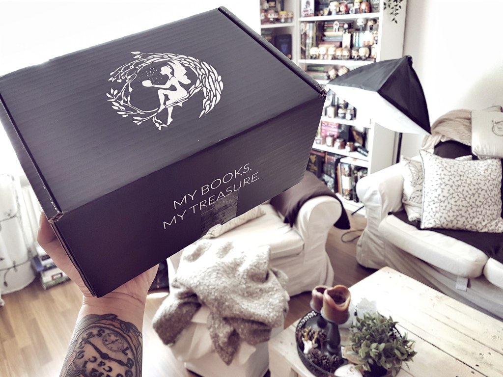 Unpacking | FairyLoot Box Juni: Rebels in&nbsp;Ballgowns