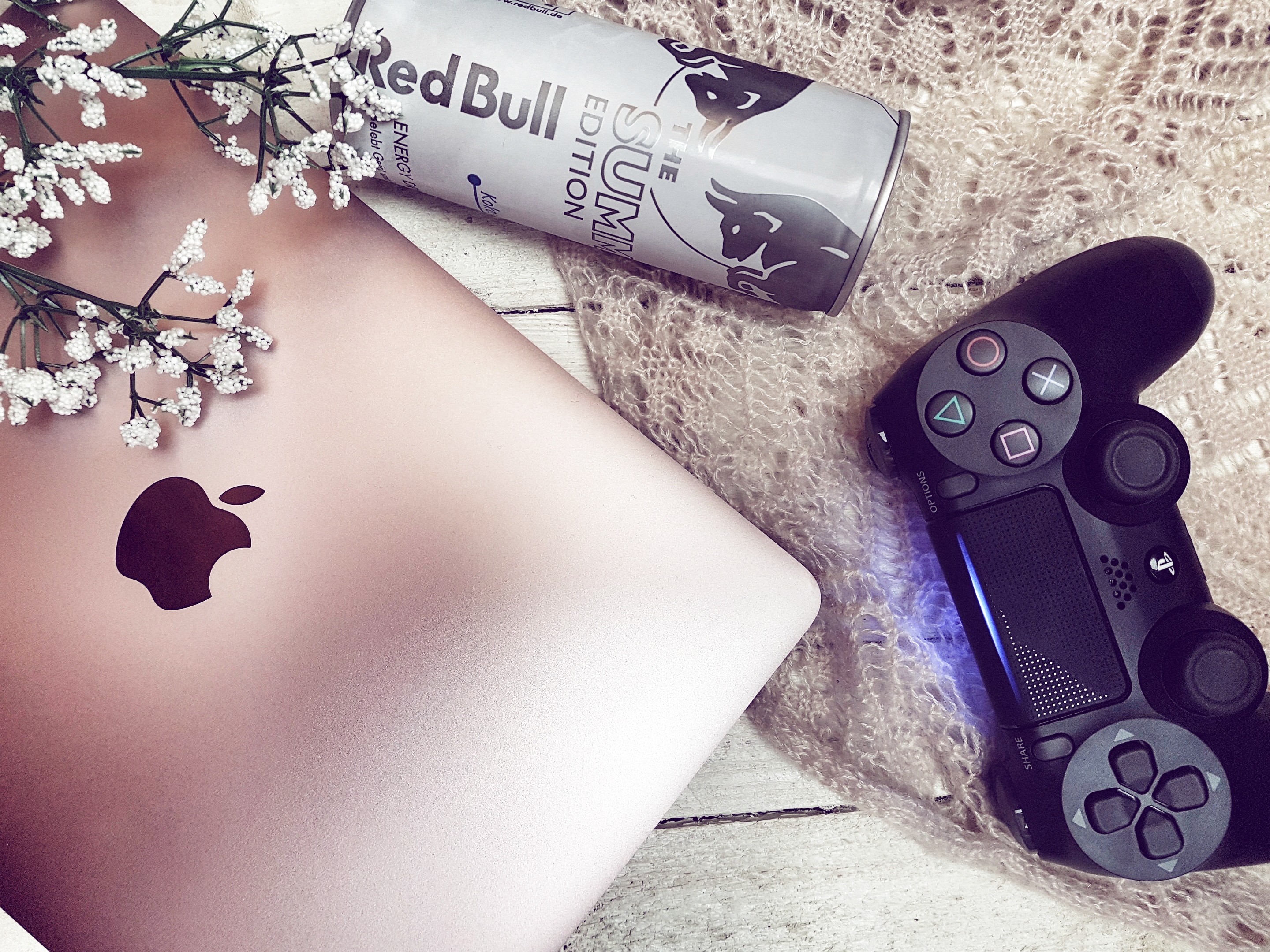 Macbook Red Bull PS4