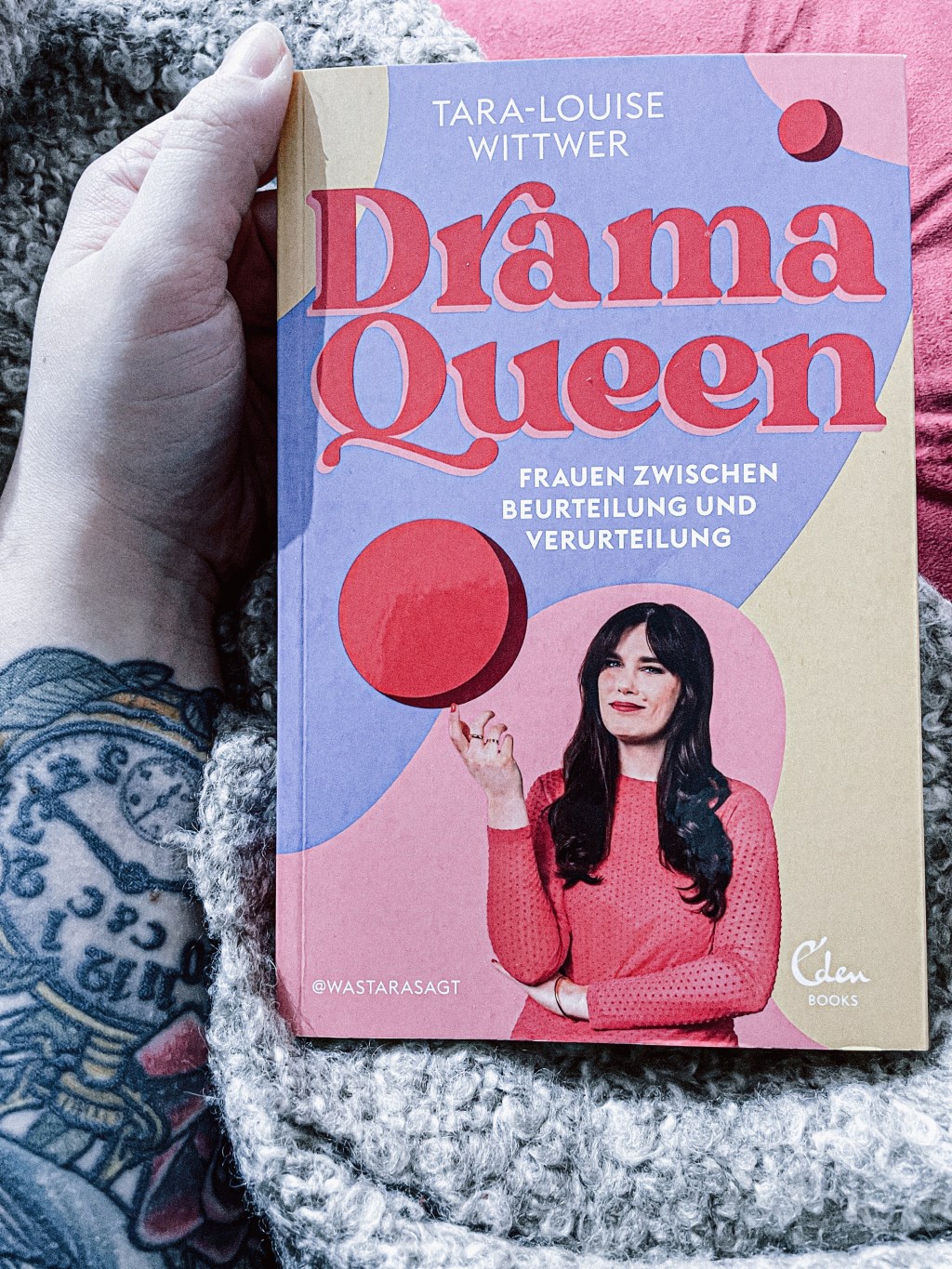 Tara-Louise Wittwer – Drama Queen – Frauen zwischen Beurteilung und Verurteilung |&nbsp;Kurzrezension